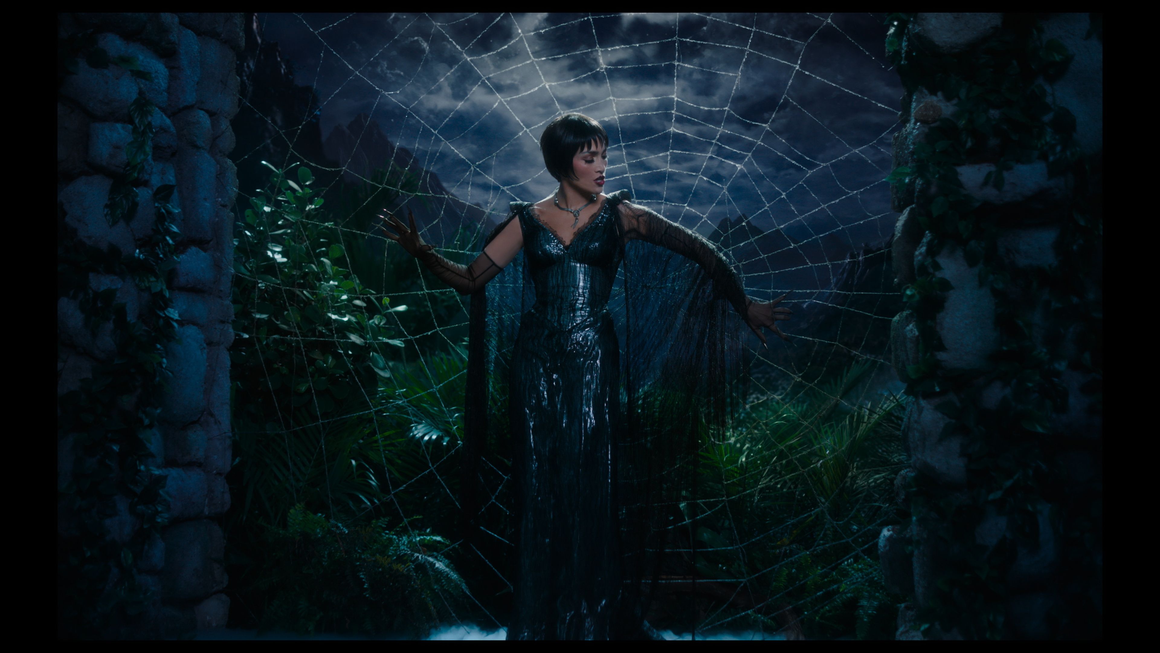 UN HERMOSO FANTASMA – RESEÑA DE EL BESO DE LA MUJER ARAÑA